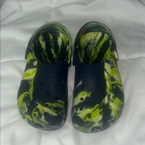 CROCS Blue and Green Water Shoes with Marble Design - Picture 1 of 6